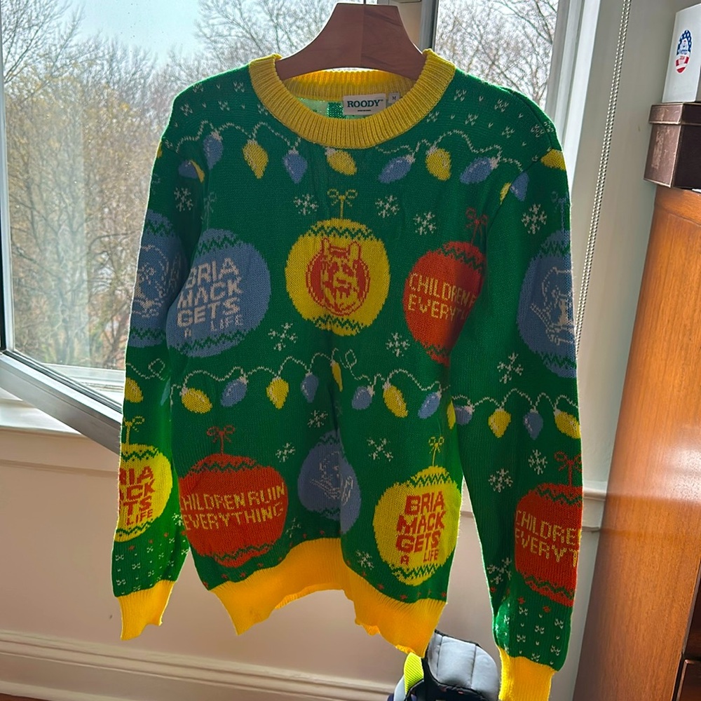 The world‘s strangest Christmas sweater - Size M